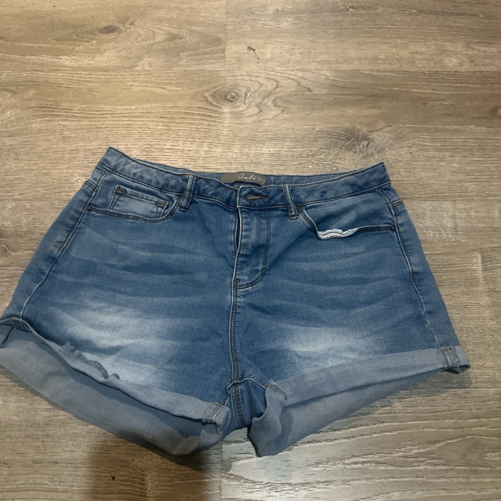 Cali 1850 Blue Denim Women's Shorts size 7